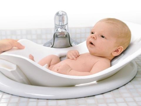 ما الذي ينبغي أن يعرفه الآباء عند إعداد أول استحمام للطفل؟