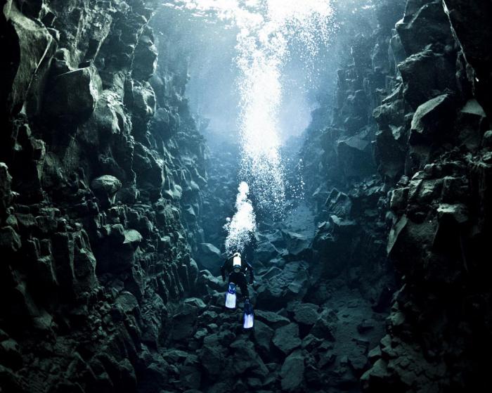 الشلالات تحت الماء هي معجزة الطبيعة